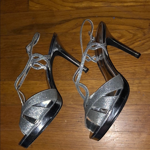 Touch of Nina sparkly heels! - Picture 2 of 8